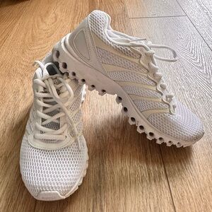 K-Swiss Tubes 200 White Women's Athletic Shoes Sz 7